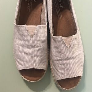 EEUC! Toms Open Toe Alpargatas size 9
